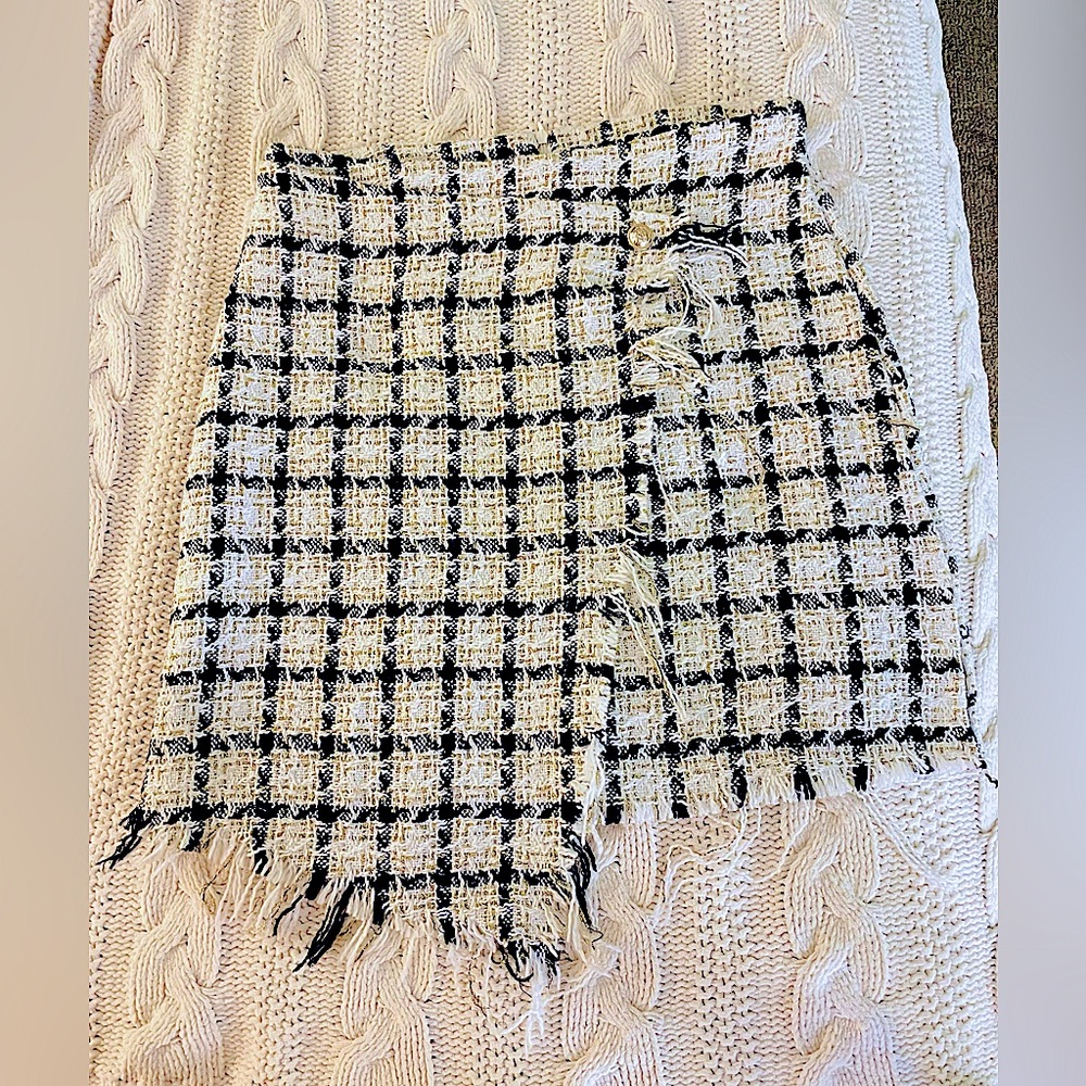 Black White & Gold Tweed Asymmetric Frayed Short Skirt